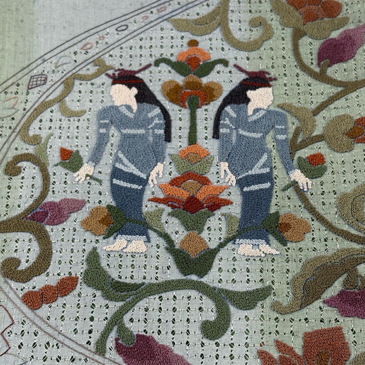 【美品】袋帶 秀品級 紬織織地 コプト圖案 草花紋刺繡 灰綠 お太鼓圖案 純蠶絲