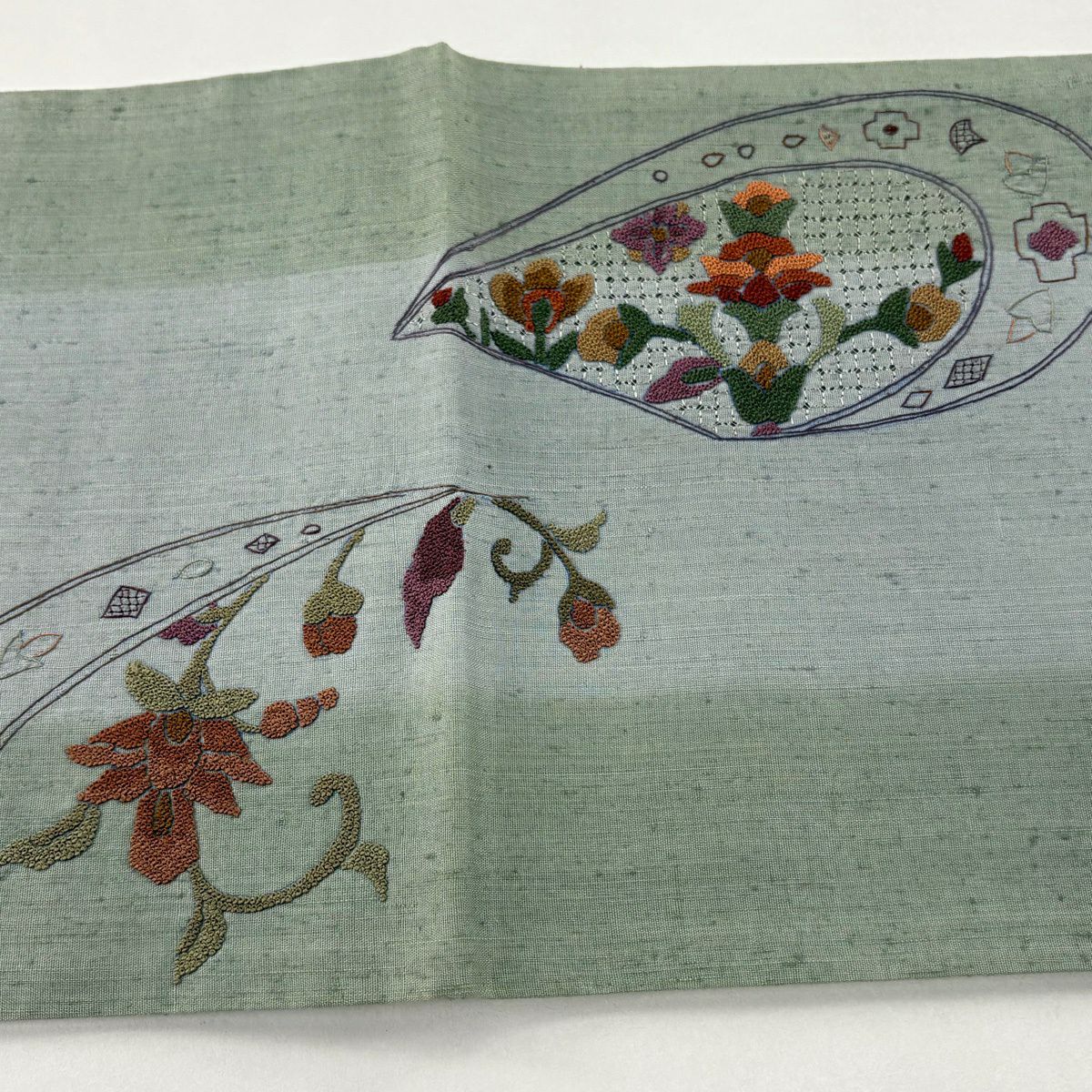 【美品】袋帶 秀品級 紬織織地 コプト圖案 草花紋刺繡 灰綠 お太鼓圖案 純蠶絲