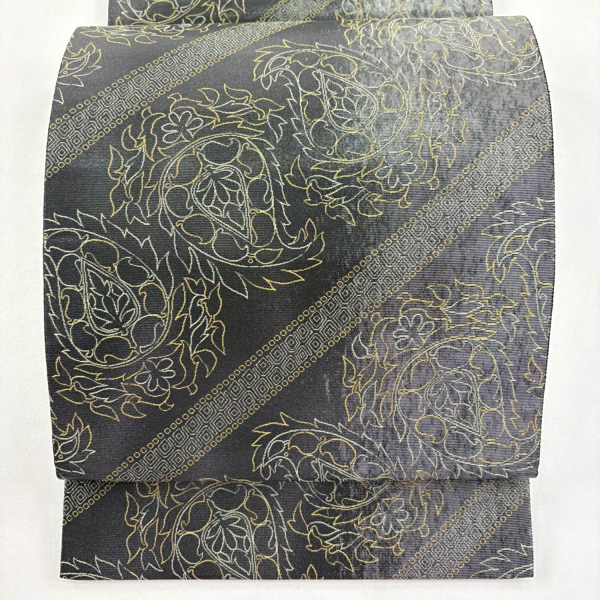 【美品】 袋帶 秀品級 線祥文乃匠 草花紋幾何學 金金箔 黑 六通 純蠶絲