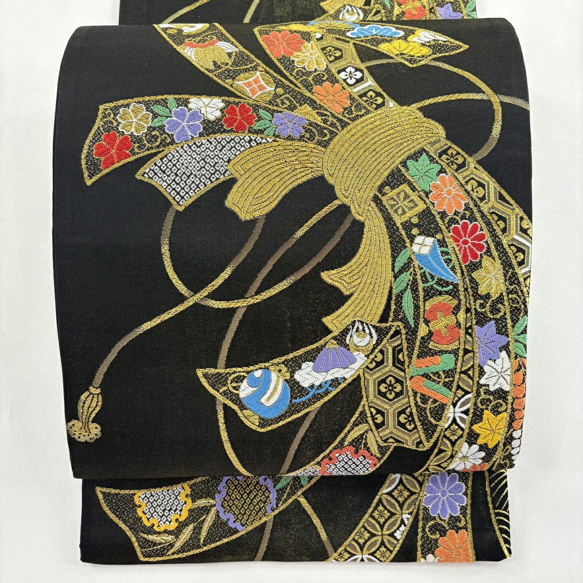 【美品】 袋帶 秀品級 束捲熨斗紋 寶盡くし 唐織 金金箔 黑 六通 純蠶絲