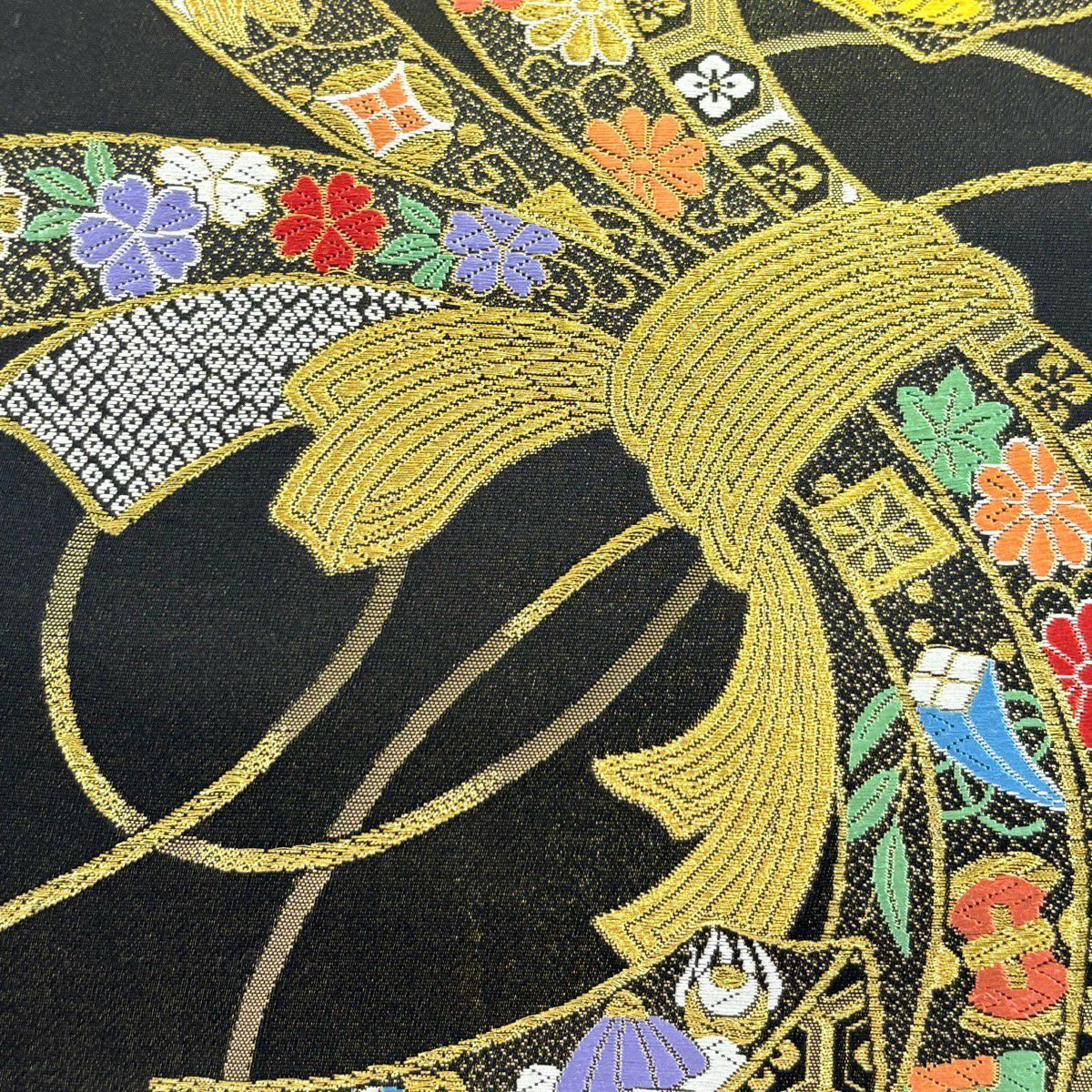 【美品】 袋帶 秀品級 束捲熨斗紋 寶盡くし 唐織 金金箔 黑 六通 純蠶絲