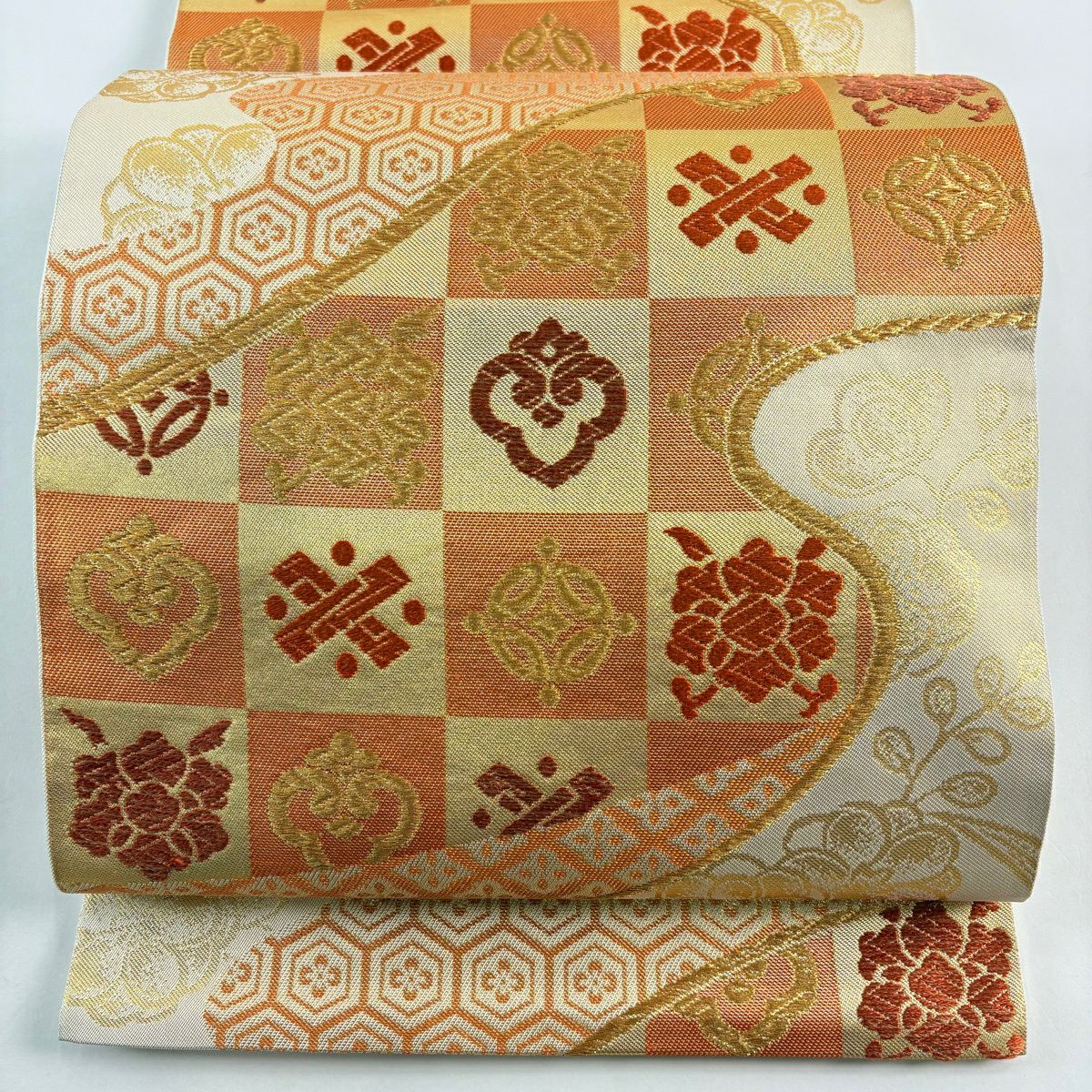 【美品】 袋帶 秀品級 川島織物 落款あり 市松樹 有職紋樣 金金箔 金絲 米色 六通 純蠶絲