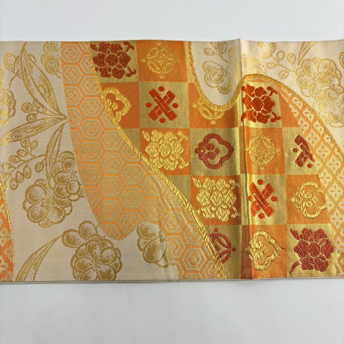 【美品】 袋帶 秀品級 川島織物 落款あり 市松樹 有職紋樣 金金箔 金絲 米色 六通 純蠶絲