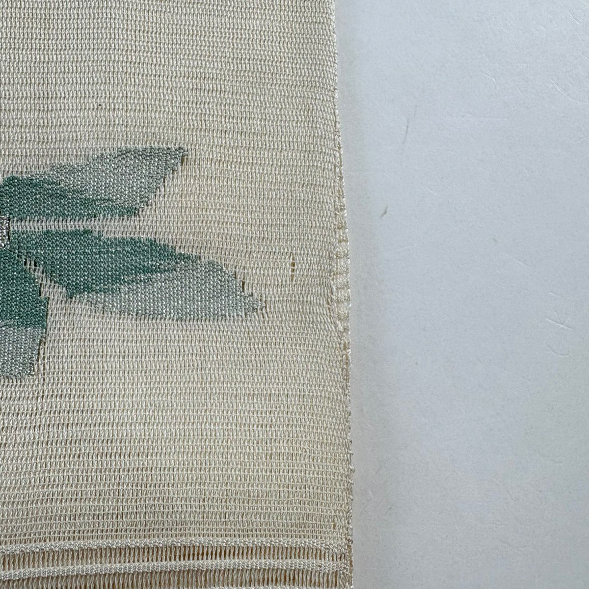 名古屋帶 秀品級 夏帶 絽 八寸名古屋帶 松樹葉仕立 草花紋紋 金銀彩 奶油色 純蠶絲