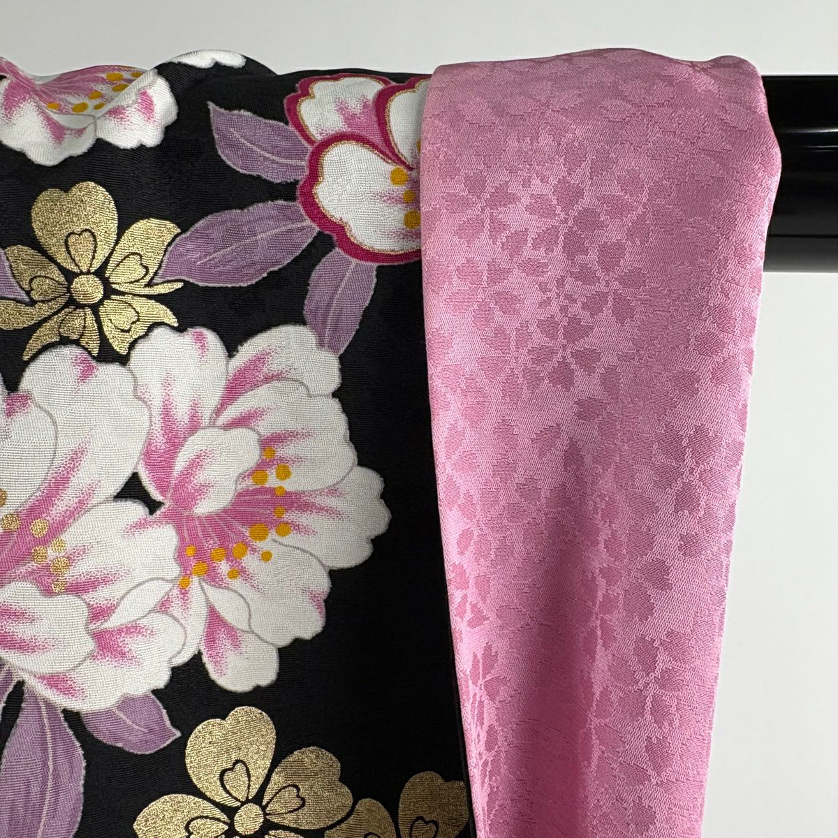 【美品】振袖禮服 身長166cm 袖長70cm L 雙層 草花紋紋 蝶 金金箔 金銀彩 黑 純蠶絲 逸品級
