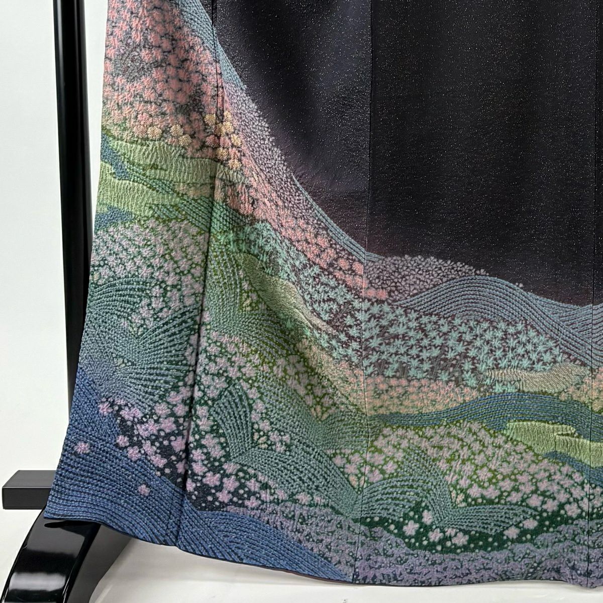 【美品】訪問服 身長168cm 袖長66.5cm M 雙層 滝泰 落款あり 霞花 金通刺繡 墨 黑 純蠶絲 逸品級
