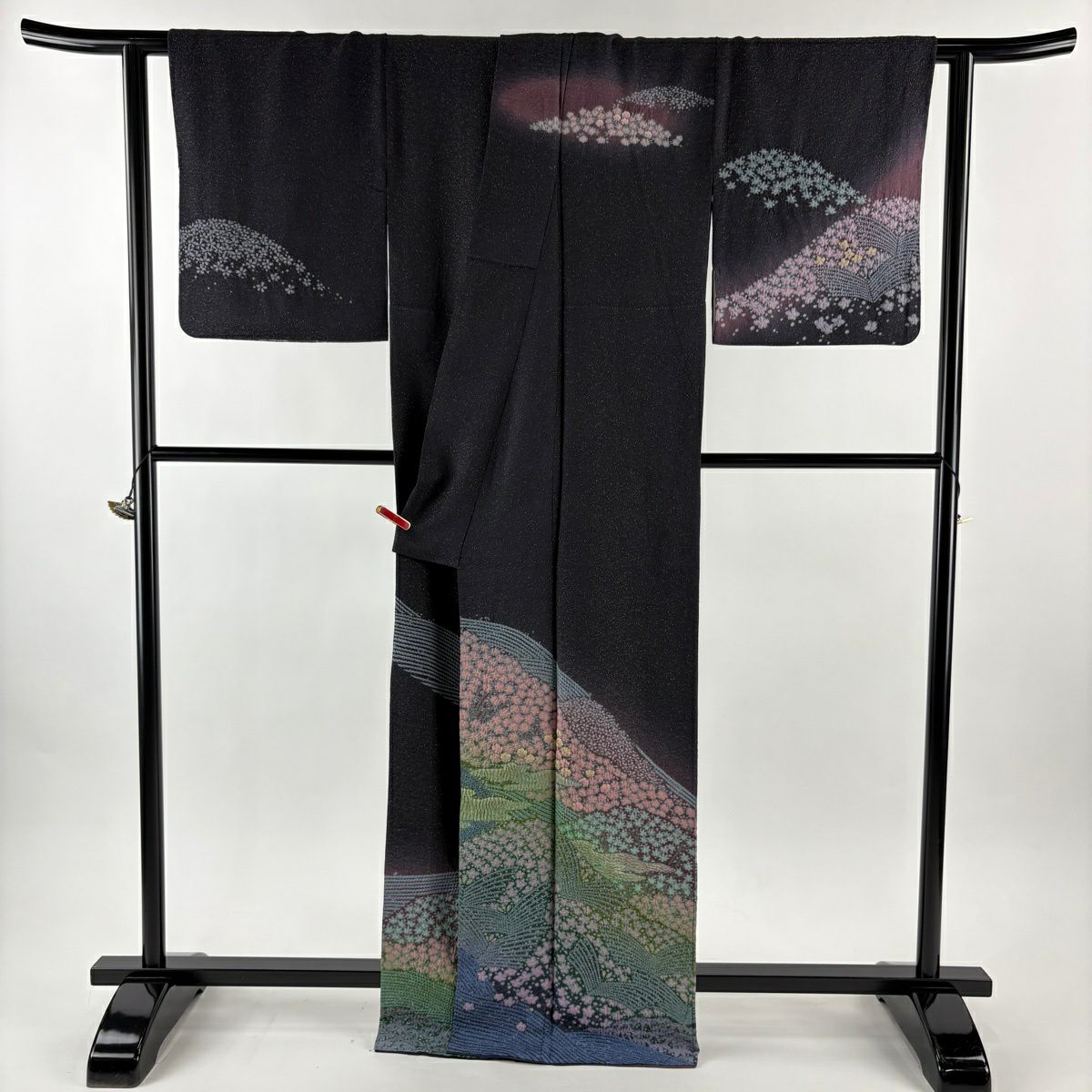 【美品】訪問服 身長168cm 袖長66.5cm M 雙層 滝泰 落款あり 霞花 金通刺繡 墨 黑 純蠶絲 逸品級