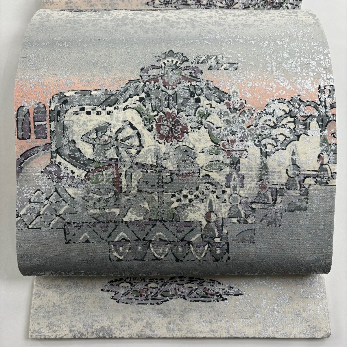 【美品】 袋帶 逸品級 落款 牛首紬織地 狩獵文 草花紋紋 金銀彩 銀色 大鼓圖案 純蠶絲