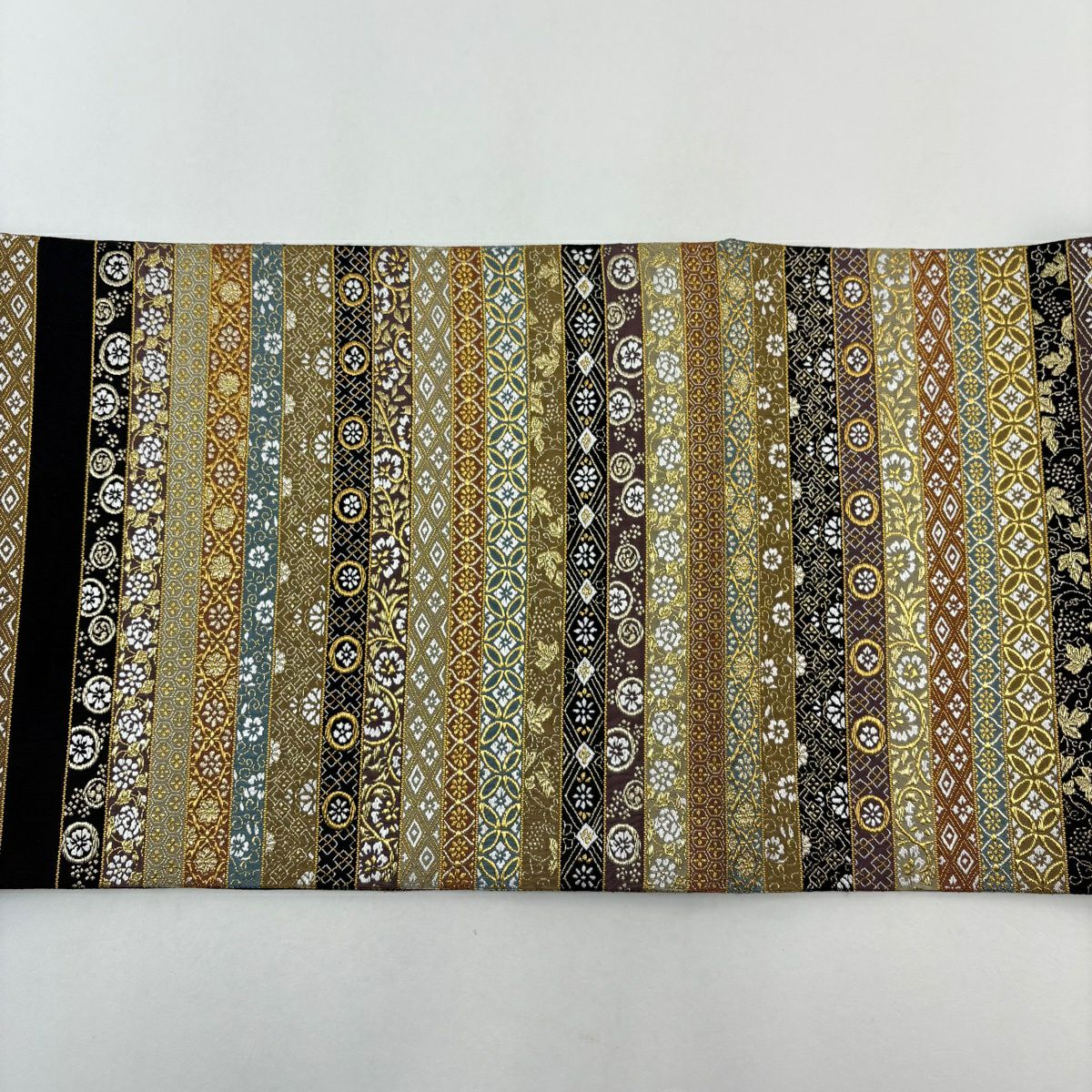 【美品】 袋帶 逸品級 河村織物 落款あり 栄昌綴 賀宴絢麗文 金絲 山吹茶 素材 正蠶絲