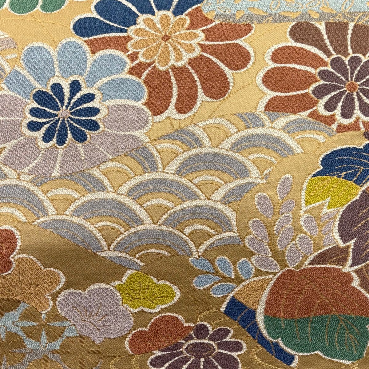 【美品】 袋帶 逸品級 白綾苑大庭 落款あり 菊花 青海波 金金箔 薄茶 六通 純蠶絲