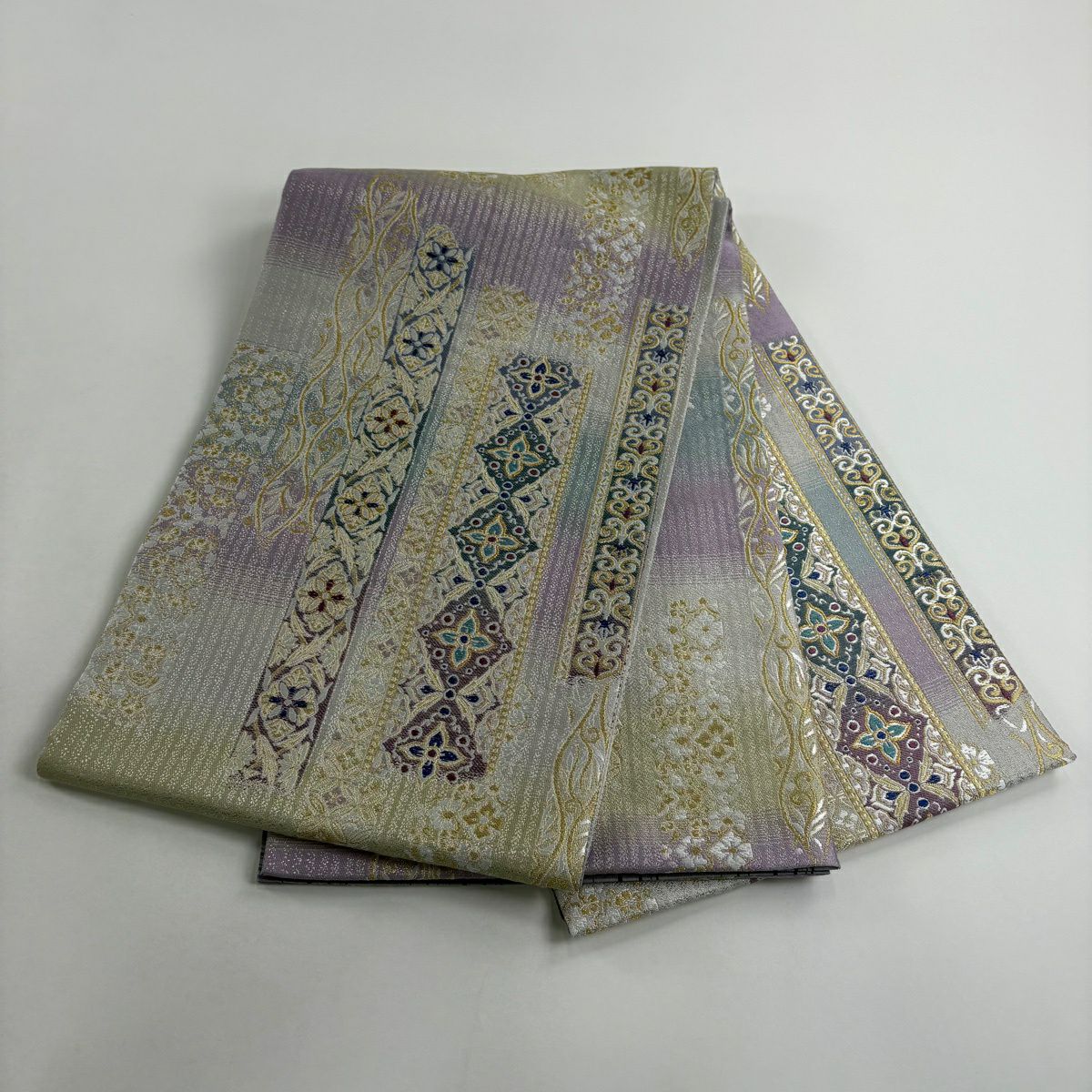 【美品】 袋帶 逸品級 草花紋紋 有職文樣 金銀彩 薄紫 お太鼓柄 純蠶絲