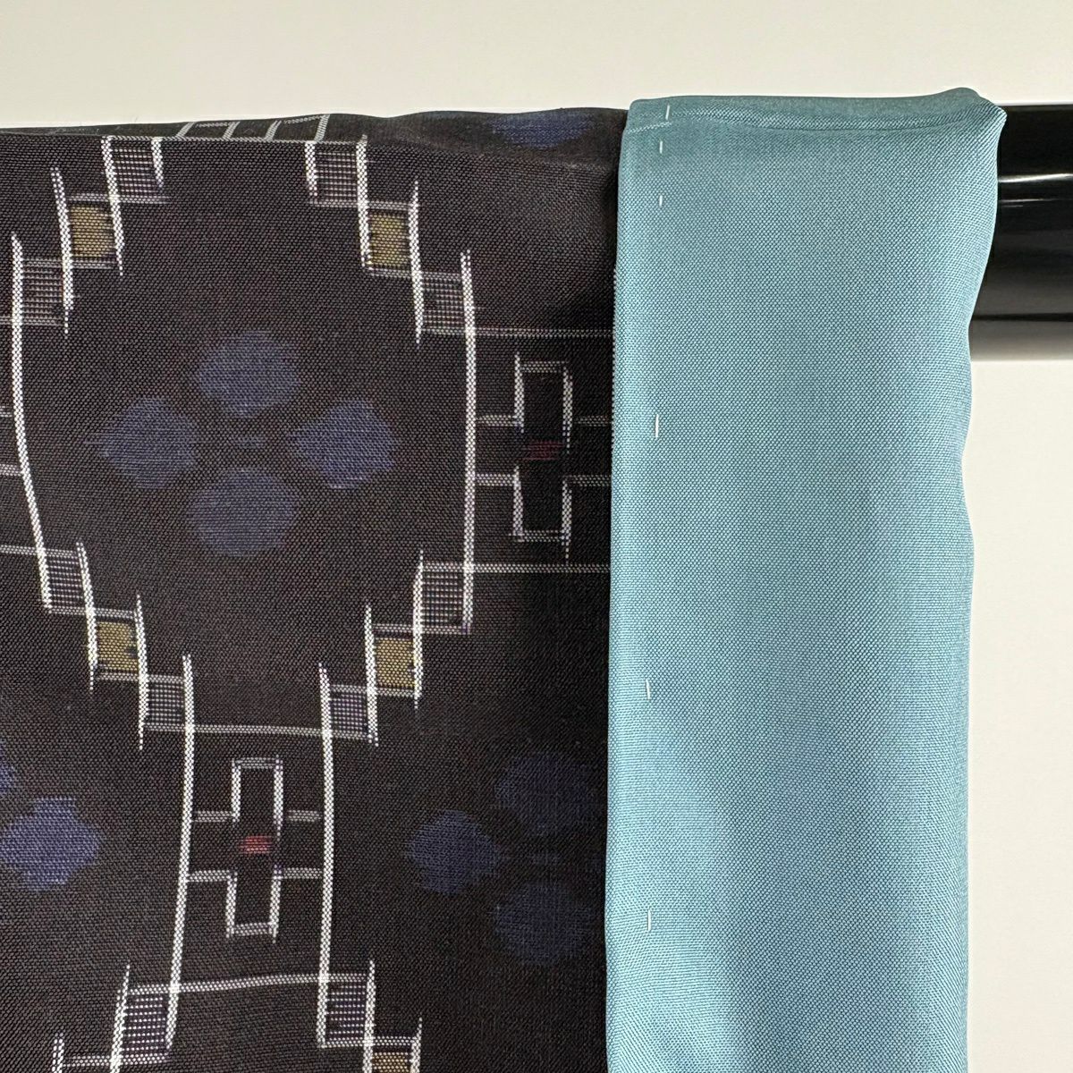 【美品】 紬織 身長161.5cm 袖長66cm M 雙層 琉球絣 證書齊全 花 幾何圖案 墨色 純蠶絲 逸品級