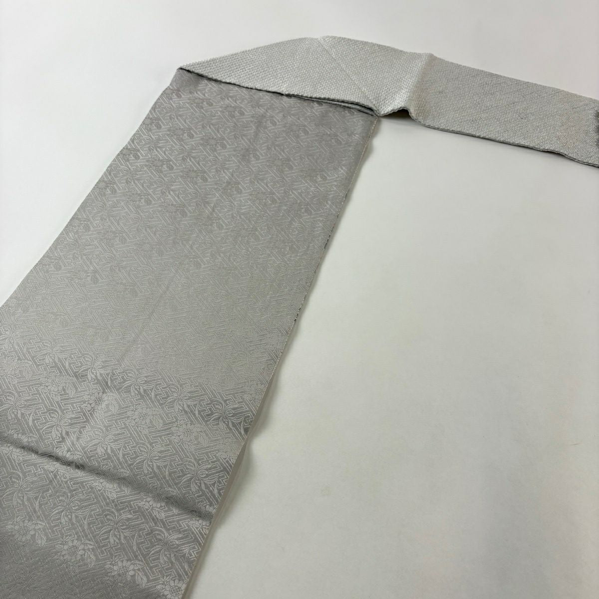 【美品】 名古屋帶 逸品級 樹木 山並 總絞 灰色 純蠶絲