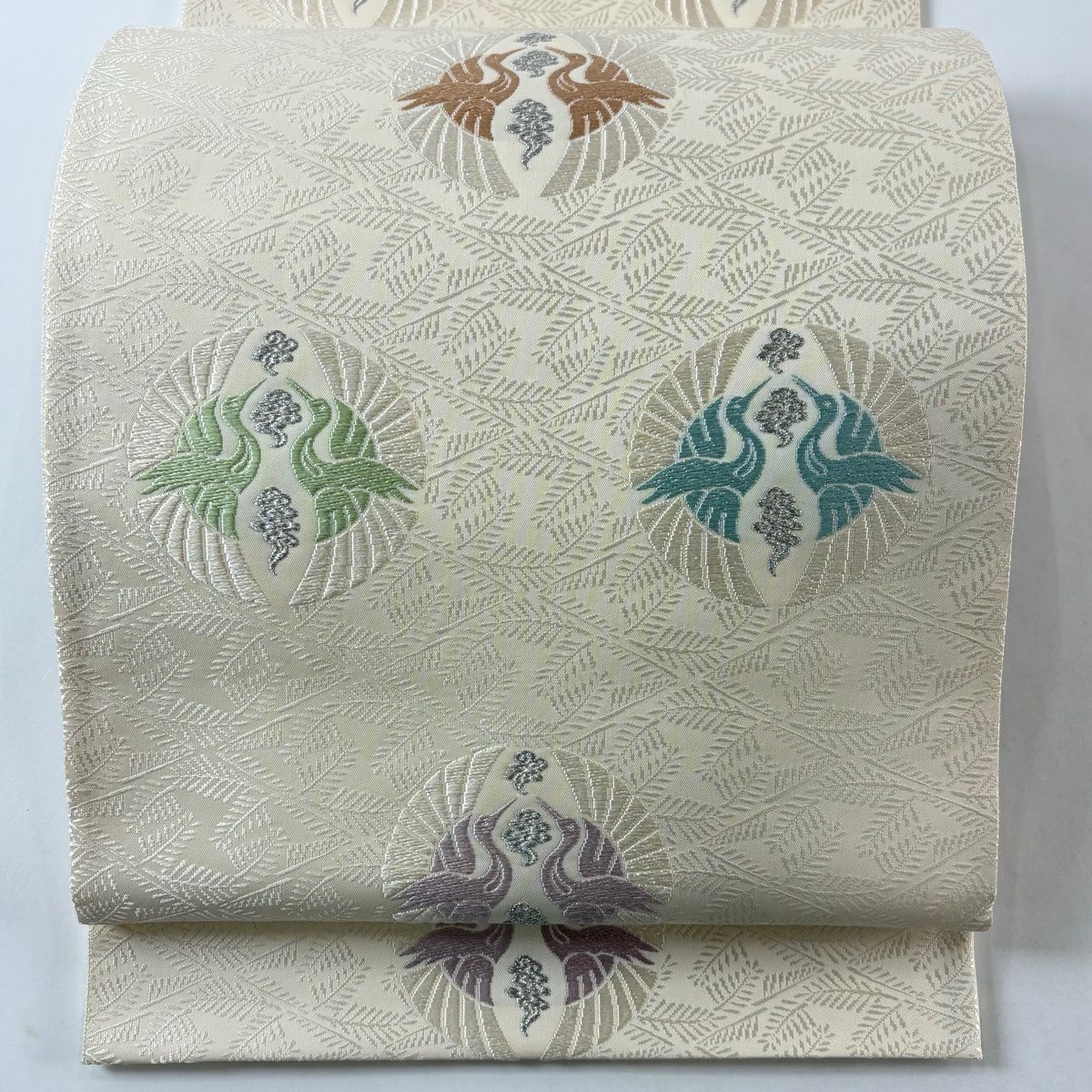 【美品】 袋帶 逸品級 松樹菱與仙鶴的圓文樣 唐織 銀線 奶油色 六通 純蠶絲