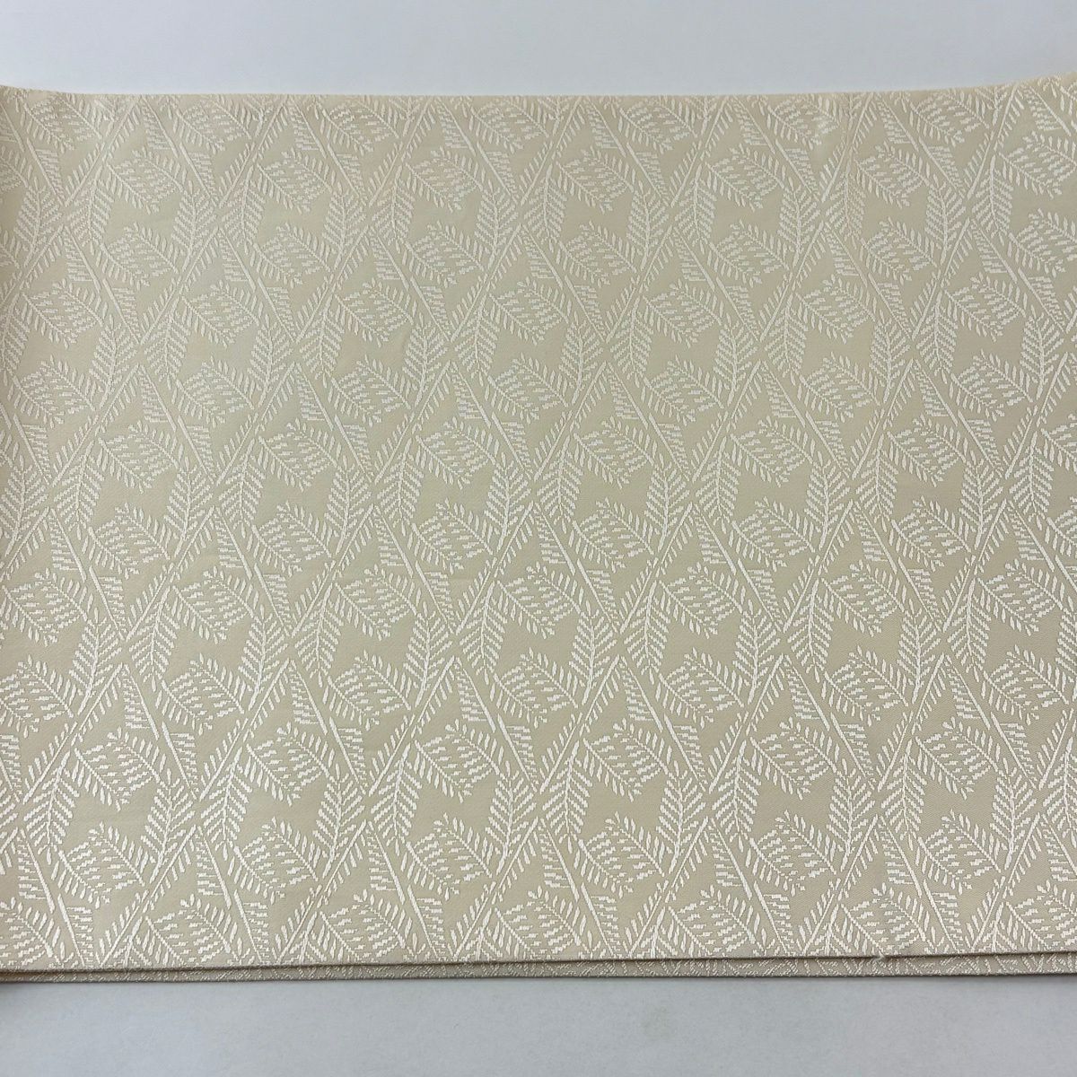 【美品】 袋帶 逸品級 松樹菱與仙鶴的圓文樣 唐織 銀線 奶油色 六通 純蠶絲