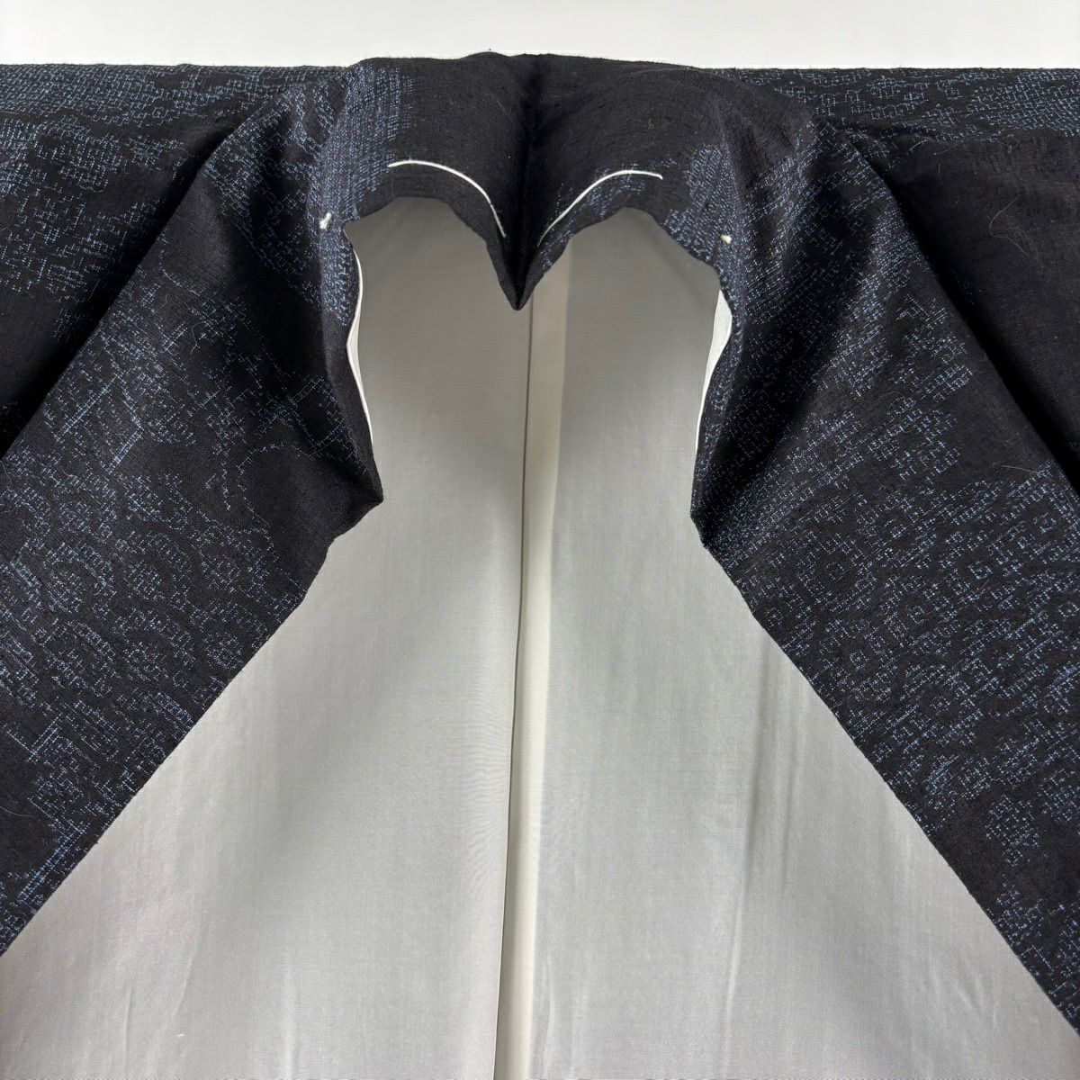 【美品】結城紬織 身長151cm 袖長62cm S 雙層 本場結城紬織 井上商事 證書附帶 龜甲 雲文 深藍 純蠶絲 逸品級