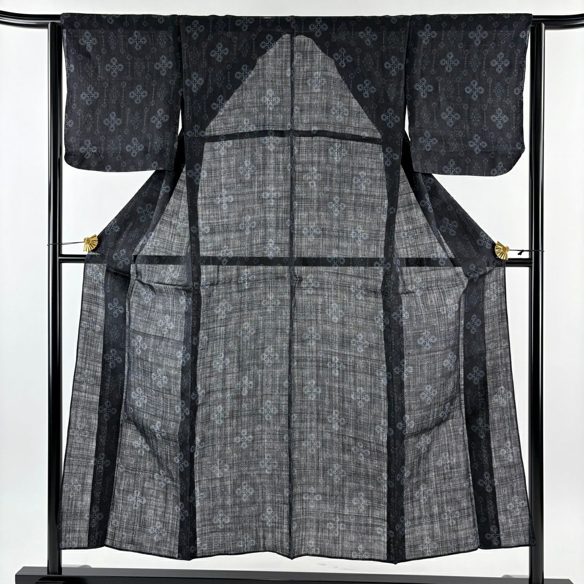 【美品】 紬織 身長151cm 袖長63.5cm S 薄物 夏紬織地 巴衿 花 幾何學 黑 純蠶絲 名品級