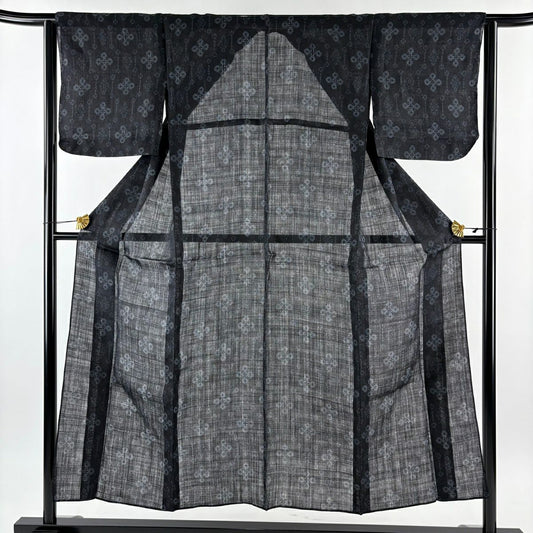 【美品】 紬織 身長151cm 袖長63.5cm S 薄物 夏紬織地 巴衿 花 幾何學 黑 純蠶絲 名品級