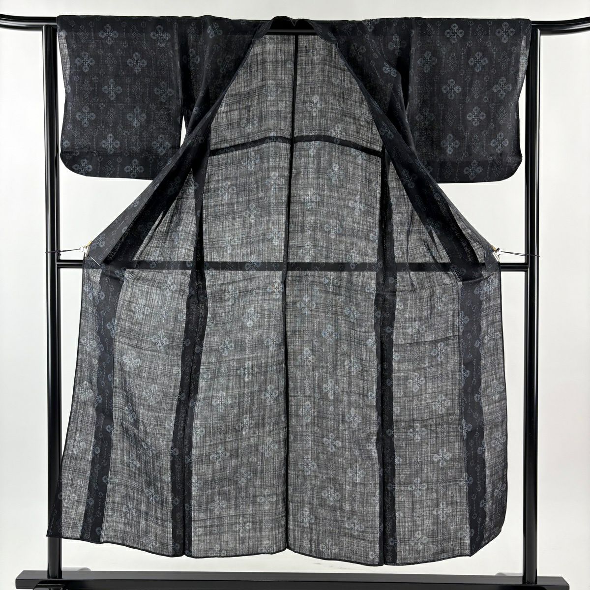 【美品】 紬織 身長151cm 袖長63.5cm S 薄物 夏紬織地 巴衿 花 幾何學 黑 純蠶絲 名品級
