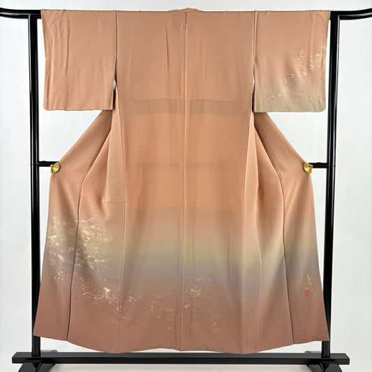 【美品】 付下 身長152cm 袖長62cm S 雙層 コシノアヤコ 落款あり 建物 草花紋 金銀彩 刺繡 茶 純蠶絲 名品級 一つ紋