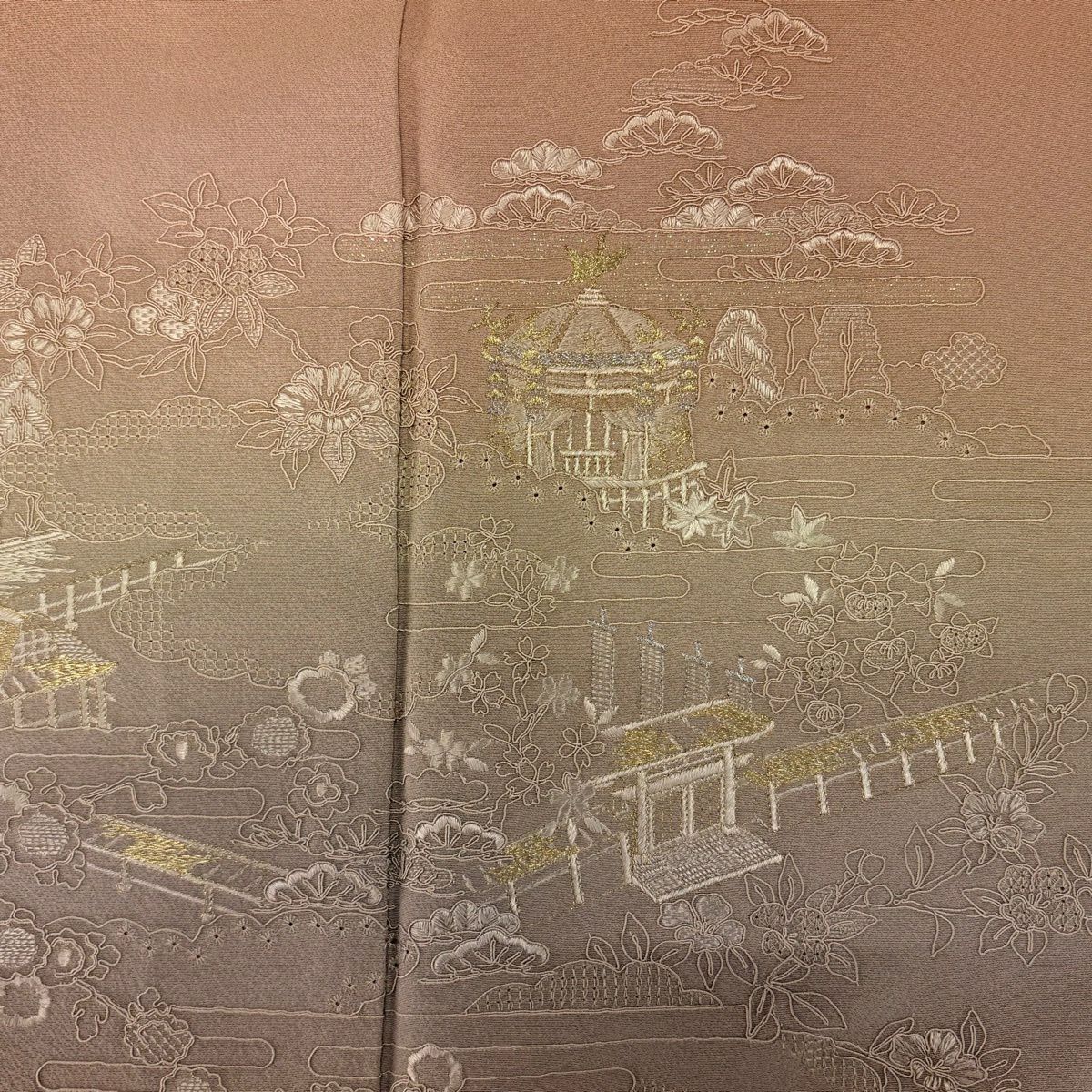 【美品】 付下 身長152cm 袖長62cm S 雙層 コシノアヤコ 落款あり 建物 草花紋 金銀彩 刺繡 茶 純蠶絲 名品級 一つ紋