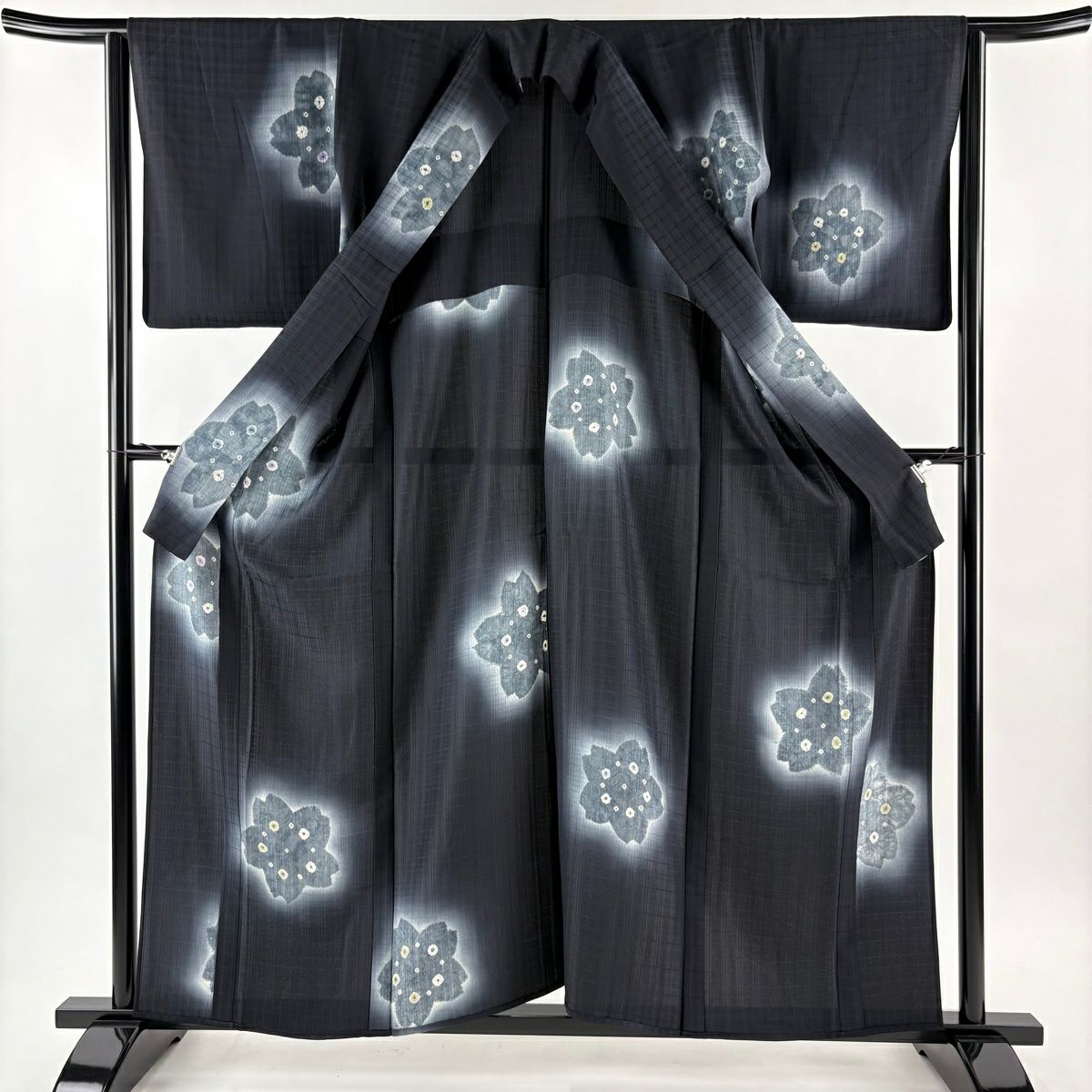 【美品】 小紋 身長158.5cm 袖長64cm M 薄物 櫻花 漸層 黑 純蠶絲 名品級