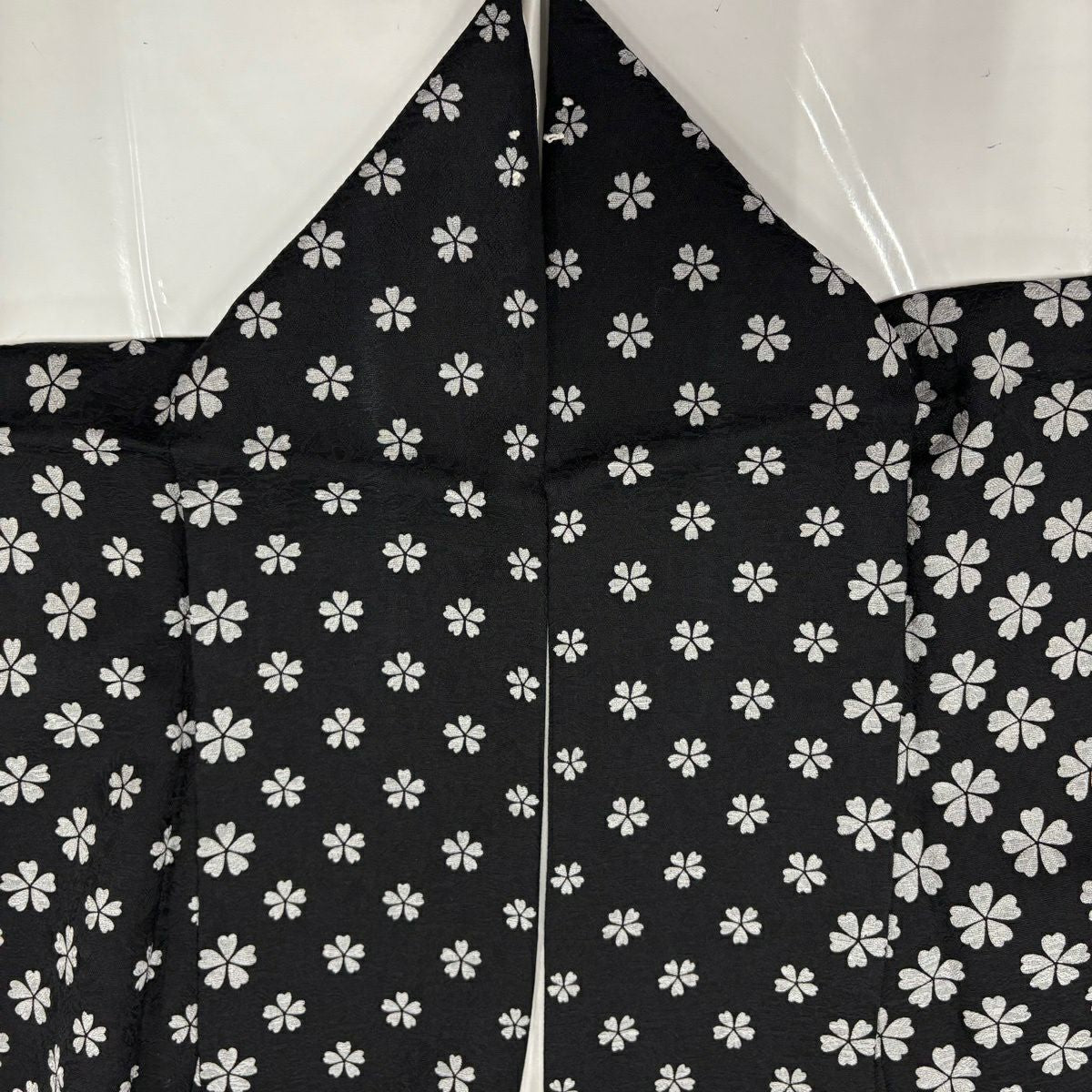 【美品】 小紋 身長157cm 袖長64.5cm M 雙層 斉藤三才 落款あり 櫻花 地紋 黑 純蠶絲 名品級