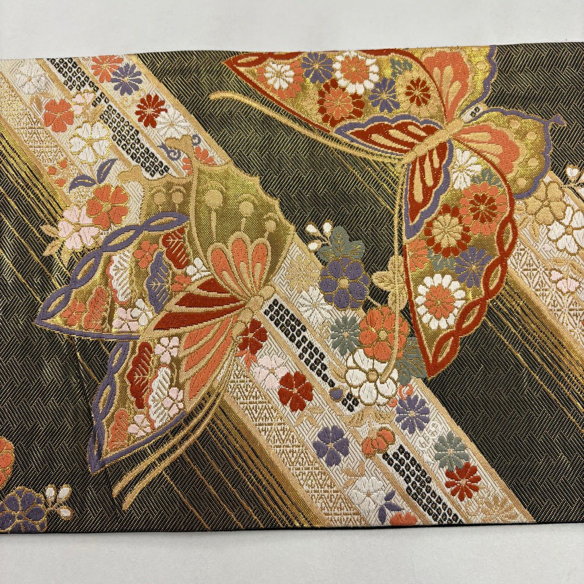 【美品】 袋帶 秀品級 蝶 草花紋刺繡 金金箔 金色 六通 純蠶絲