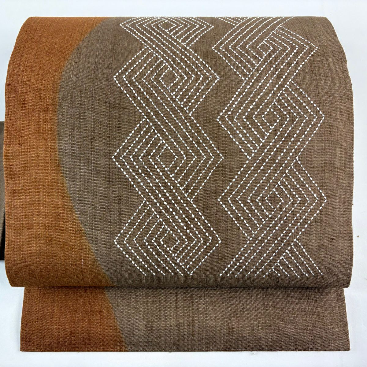 【美品】 袋帶 秀品級 關西仕立 雜幾何圖案 刺繡 染色 焦茶 純蠶絲