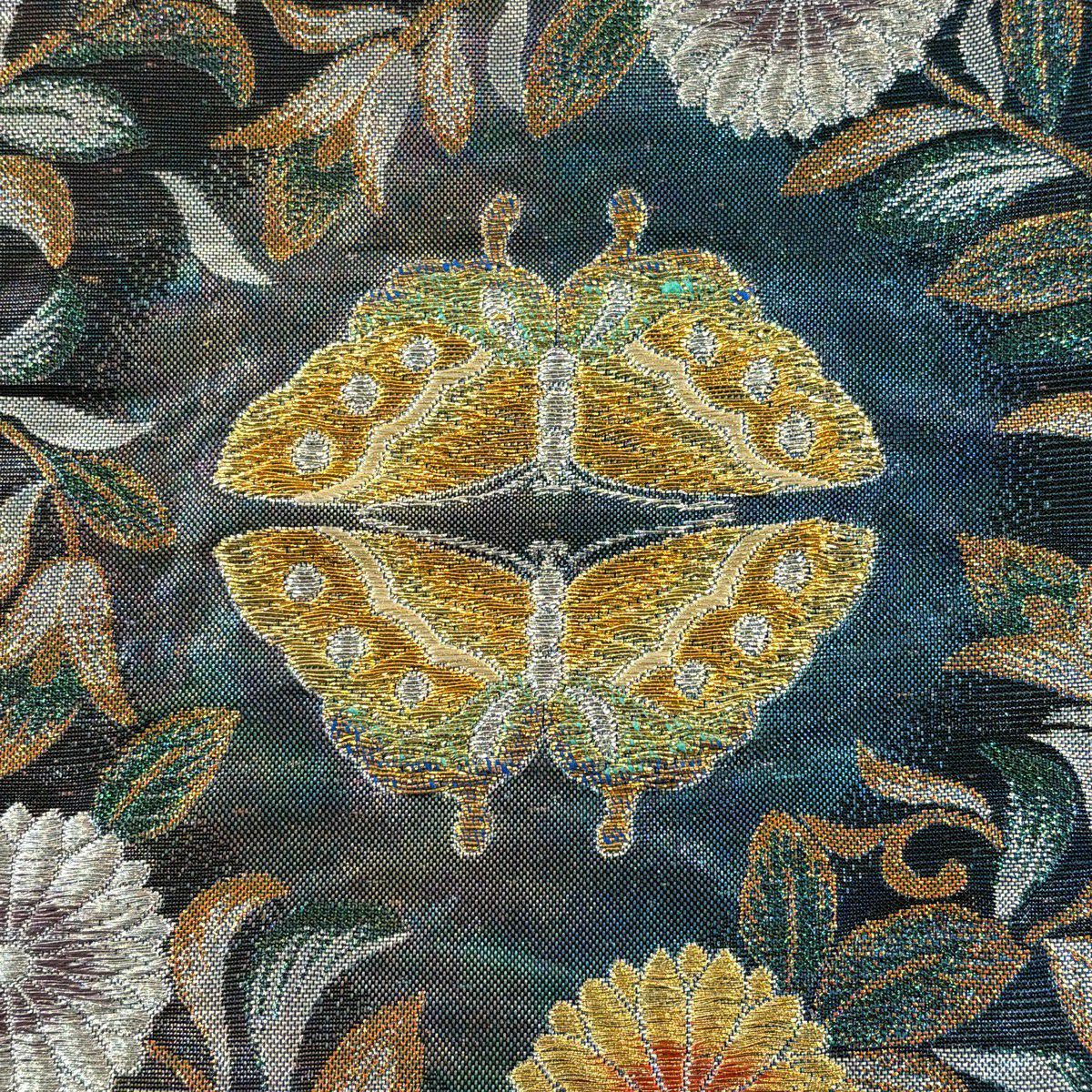 【美品】 袋帶 秀品級 草花紋 向蝶 唐織 金金箔 灰紫 六通 純蠶絲
