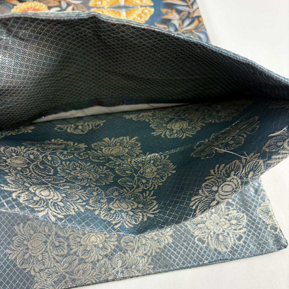 【美品】 袋帶 秀品級 草花紋 向蝶 唐織 金金箔 灰紫 六通 純蠶絲