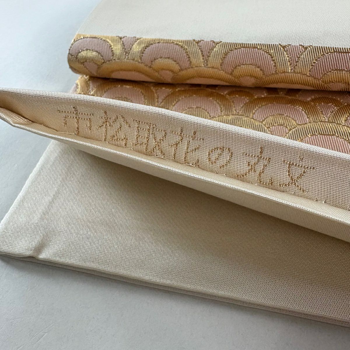 【美品】 袋帶 秀品級 關西仕立 市松樹取花的圓文 唐織 金金箔 奶油 六通 純蠶絲