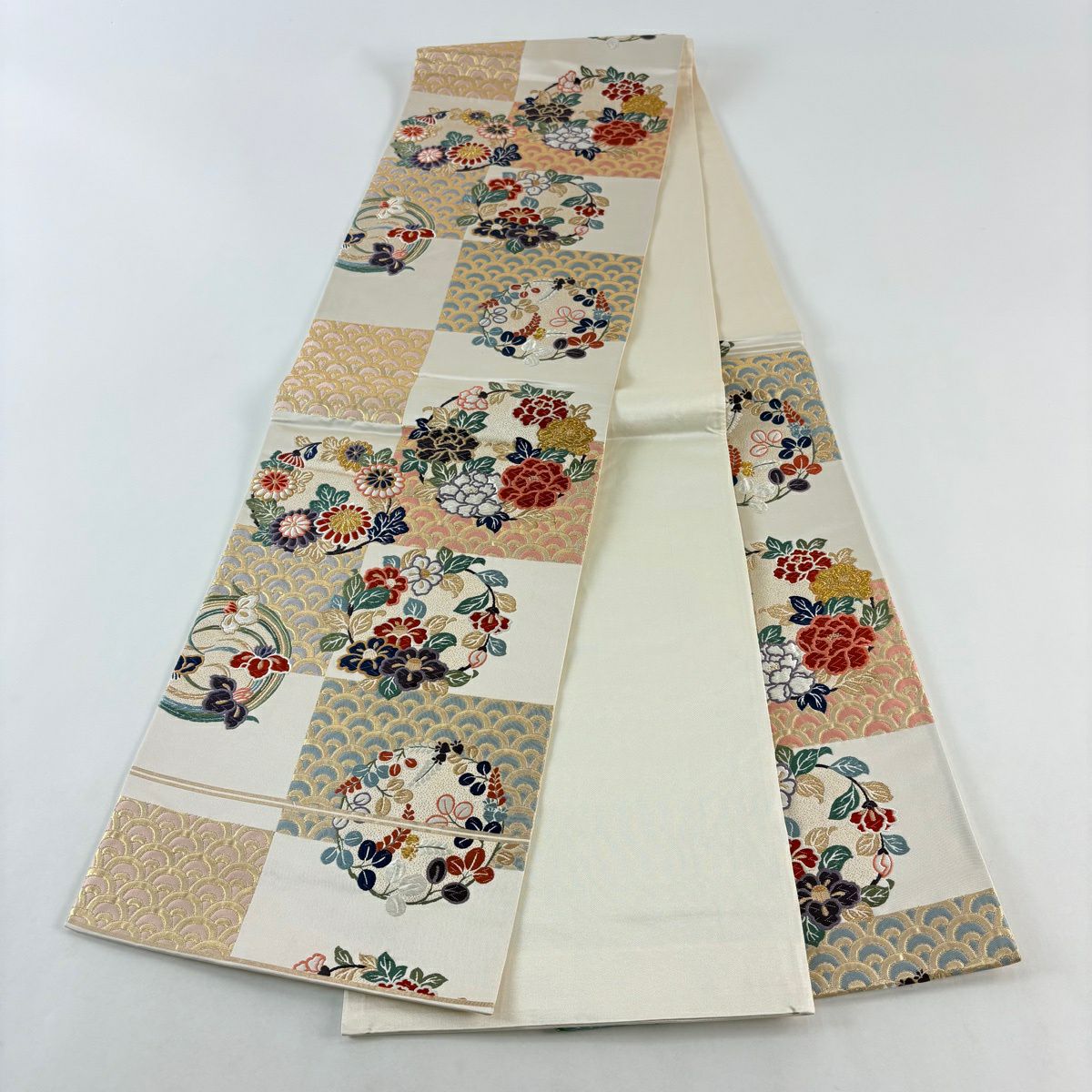 【美品】 袋帶 秀品級 關西仕立 市松樹取花的圓文 唐織 金金箔 奶油 六通 純蠶絲