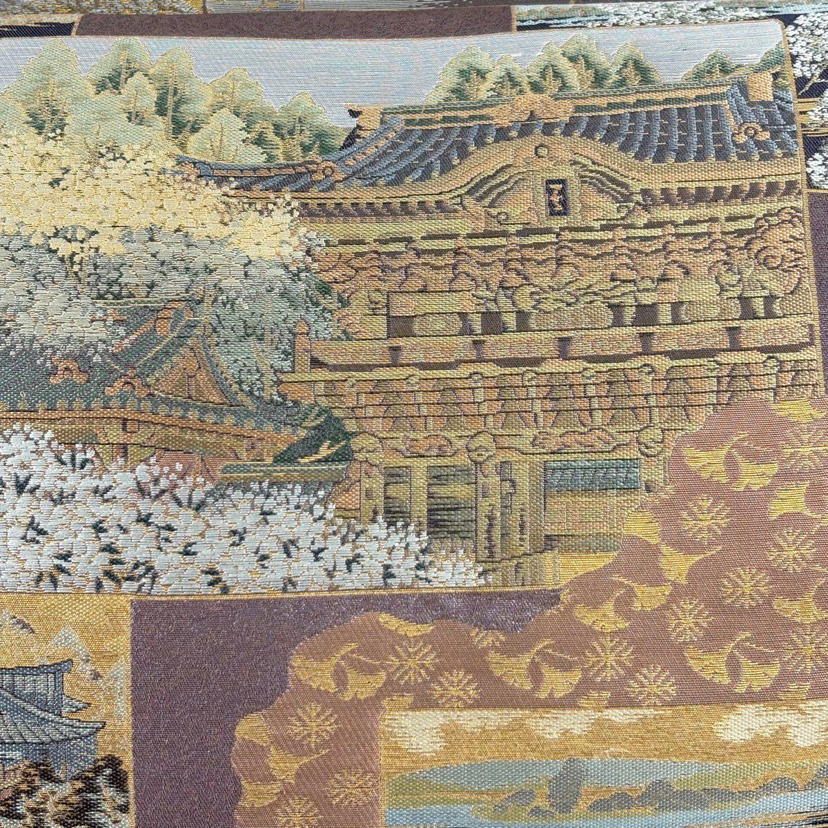 【美品】 袋帶 名品級 全通日本百選 建物 山 金金箔 小豆 深紅 全通 純蠶絲