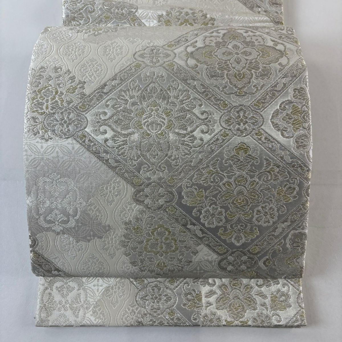 【美品】 袋帶 名品級 華紋 立涌 金銀糸 金金箔 奶油色 六通 純蠶絲