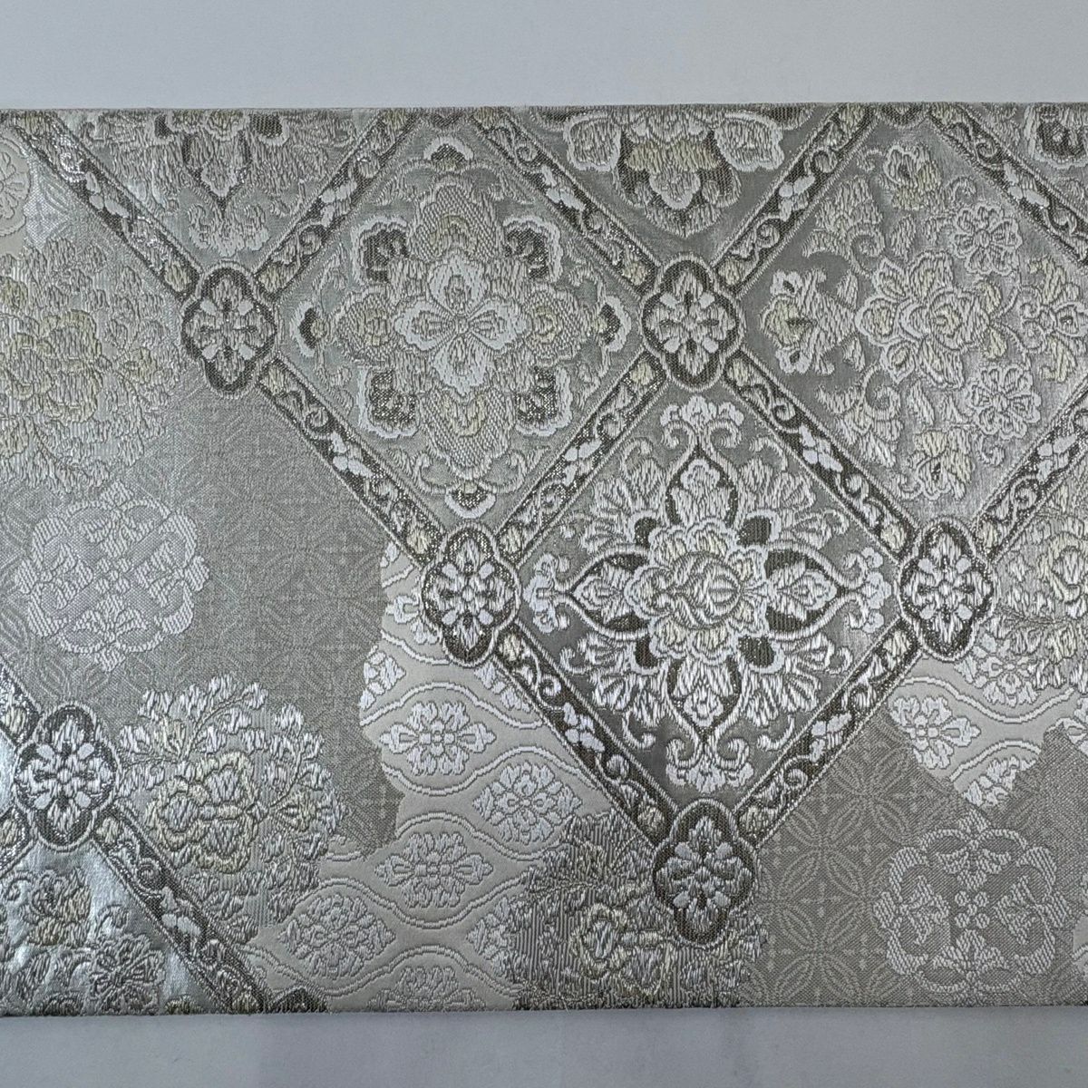 【美品】 袋帶 名品級 華紋 立涌 金銀糸 金金箔 奶油色 六通 純蠶絲