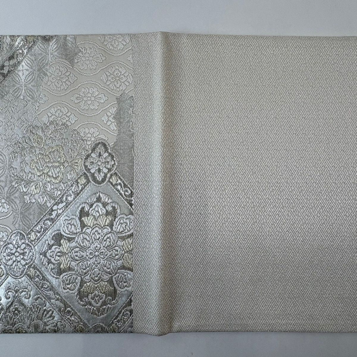 【美品】 袋帶 名品級 華紋 立涌 金銀糸 金金箔 奶油色 六通 純蠶絲
