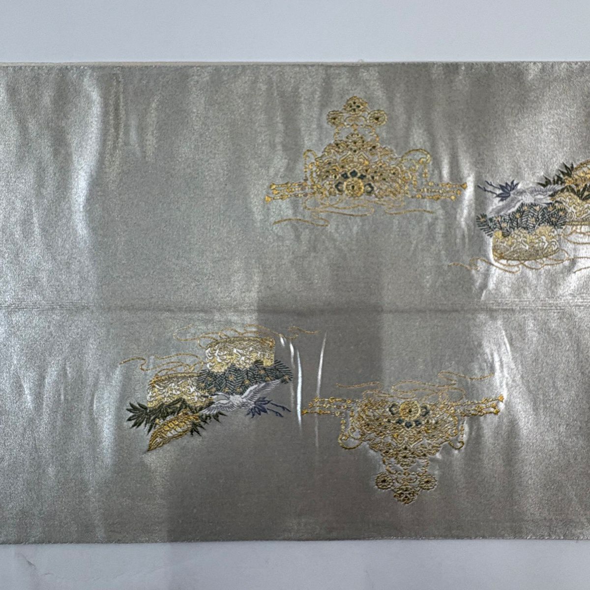 【美品】 袋帶 名品級 加納幸 落款あり 瀞金錦 童 銀色 お太鼓柄 純蠶絲