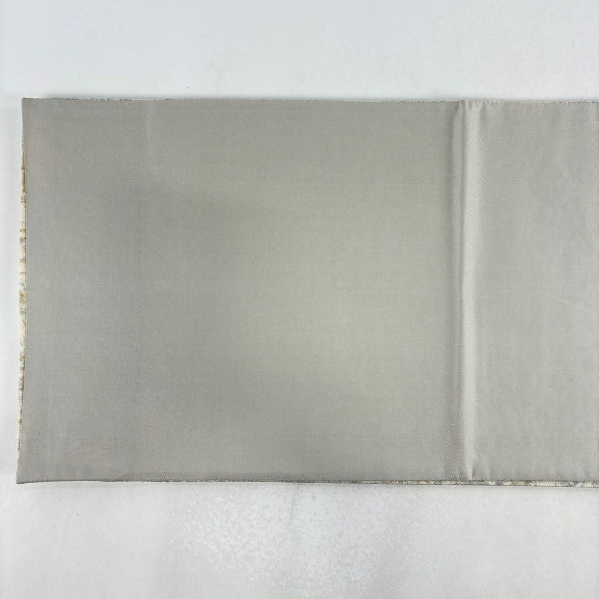 【美品】 袋帶 名品級 花唐草紋 龜甲 銀線 奶油色 全通 純蠶絲