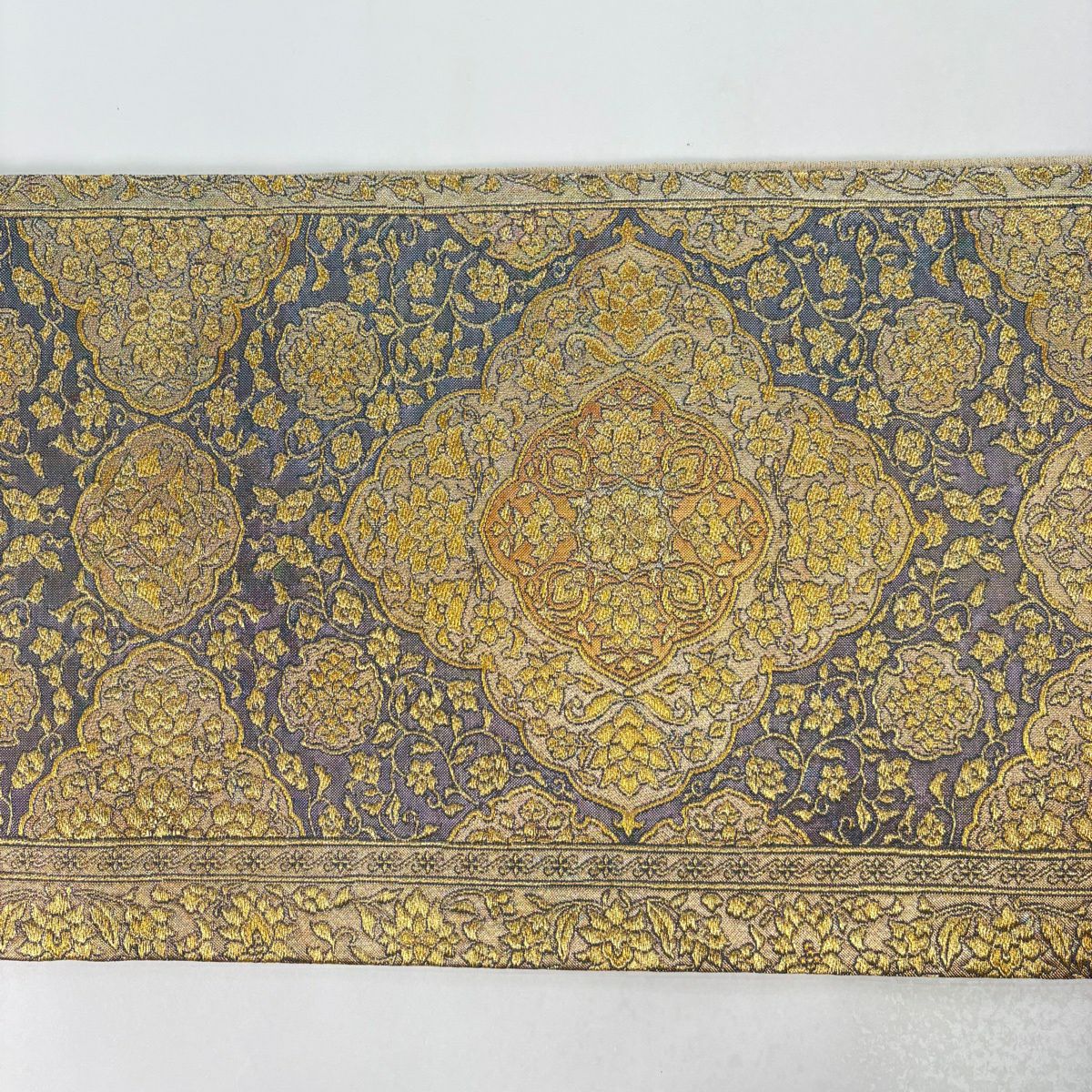 【美品】 袋帶 名品級 花菱 花唐草紋 金金箔 金色 六通 純蠶絲