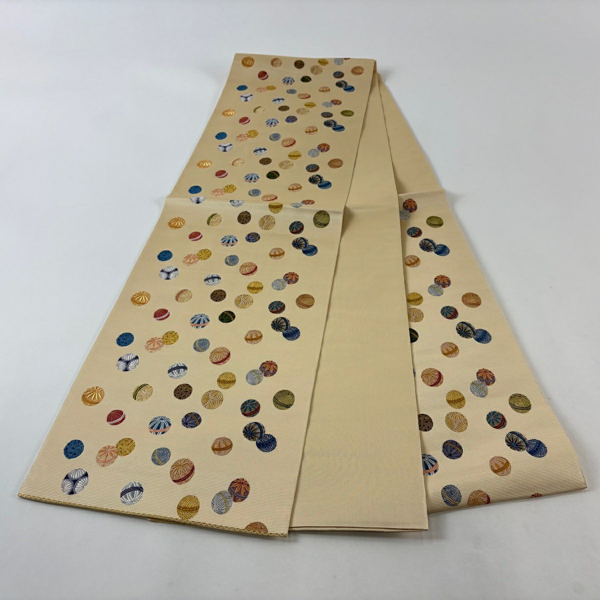【美品】 袋帶 名品級 童謠 手毬 金絲 米色 六通 純蠶絲