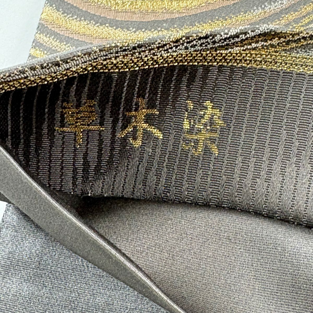 【美品】 袋帶 名品級 金金箔屋清兵衛 有落款 草木染 幾何學 金金箔 灰茶 六通 純蠶絲