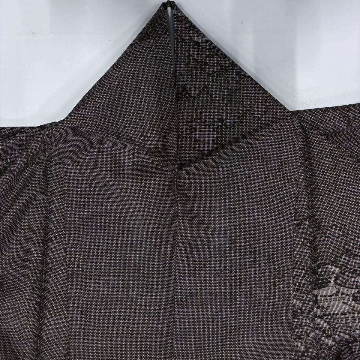 【美品】 大島紬織 身長165.5cm 袖長64cm M 雙層 純泥染 證書附帶 建築 樹木 焦茶 純蠶絲 優品級