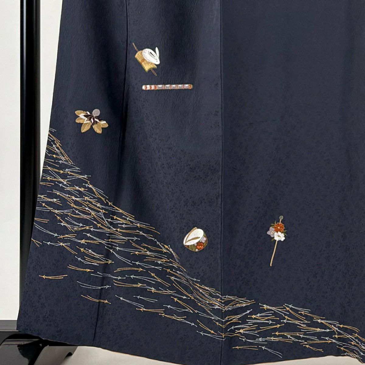 【美品】 付下 身長162.5cm 袖長65cm M 雙層 兔子 笛子 刺繡 金線 深藍 純蠶絲 優品級