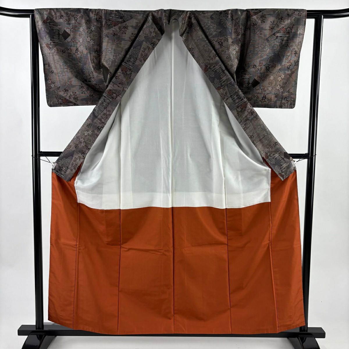 【美品】 大島紬織 身長159cm 袖長62cm S 雙層 純泥染 證書在側 建物 草花紋紋 灰茶 純蠶絲 秀品級