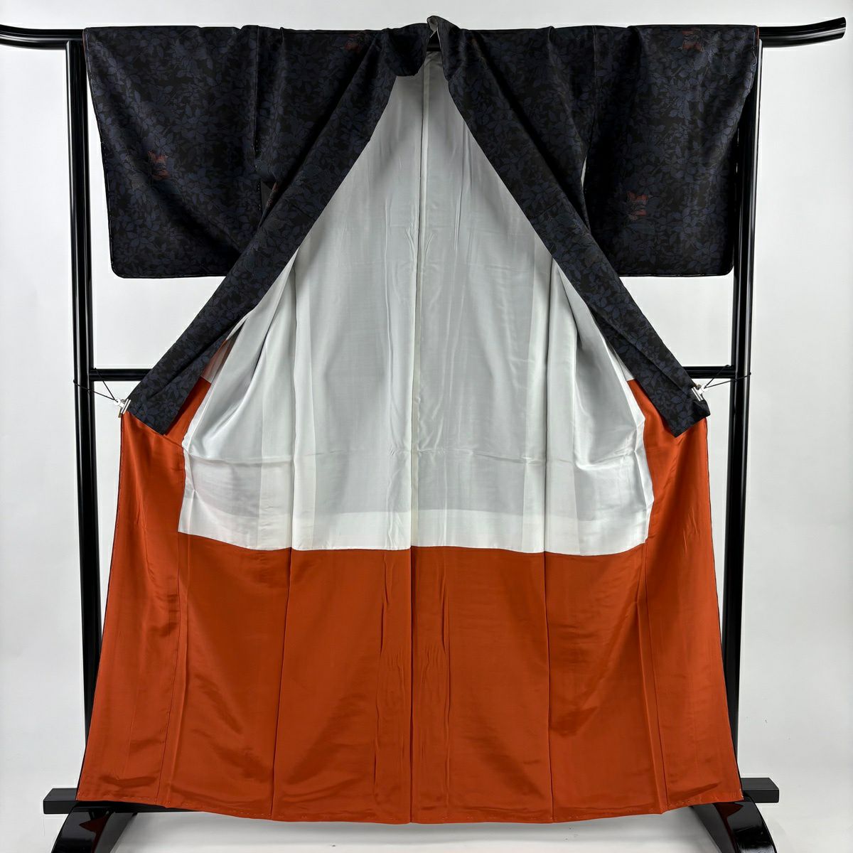 【美品】 大島紬織 身長162cm 袖長65cm M 雙層 純泥染 證書附帶 草花紋紋 黑 純蠶絲 優品級