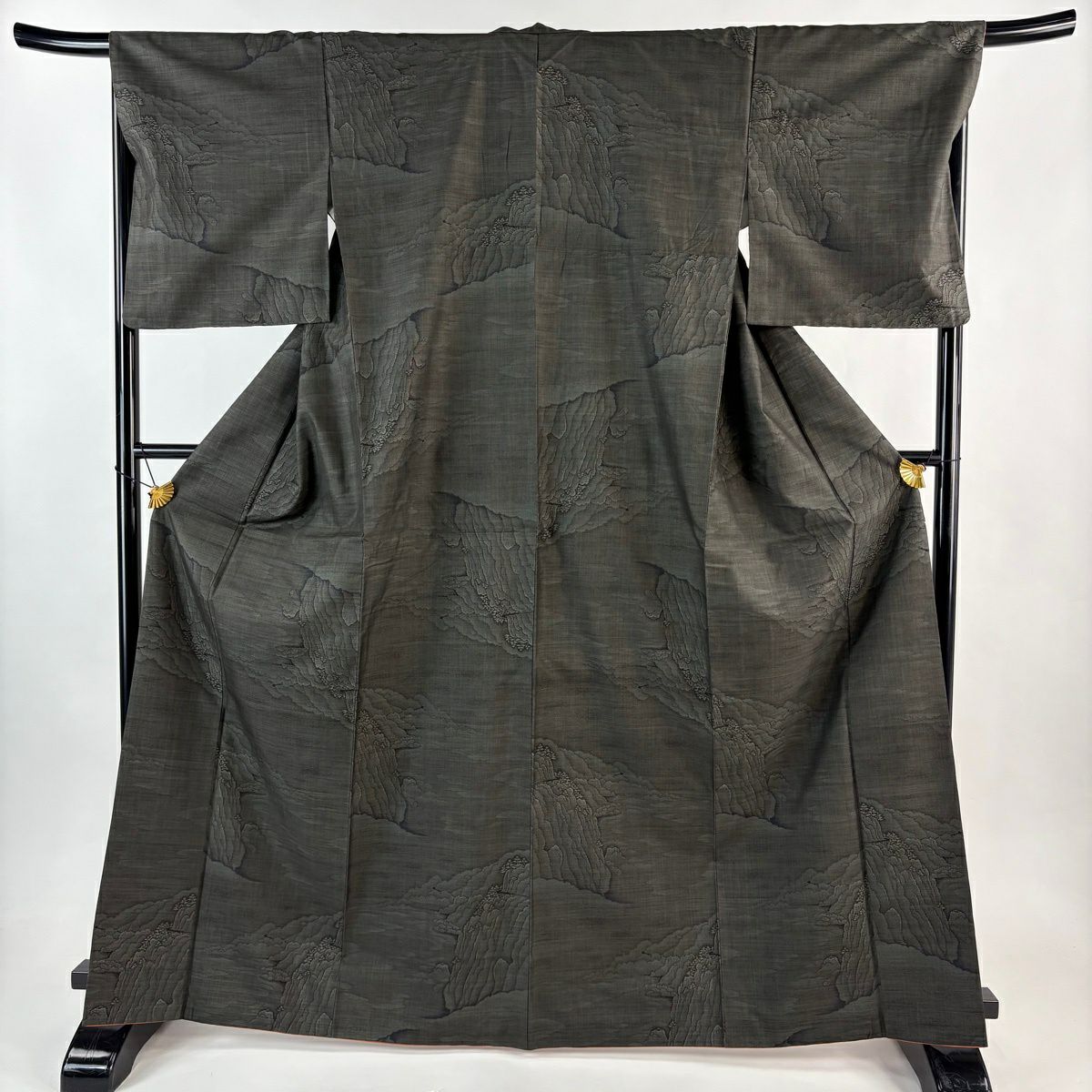 【美品】 大島紬織 身長167cm 袖長68cm L 雙層 純泥染 證書在側 岩 樹木 墨 黑 純蠶絲 名品級