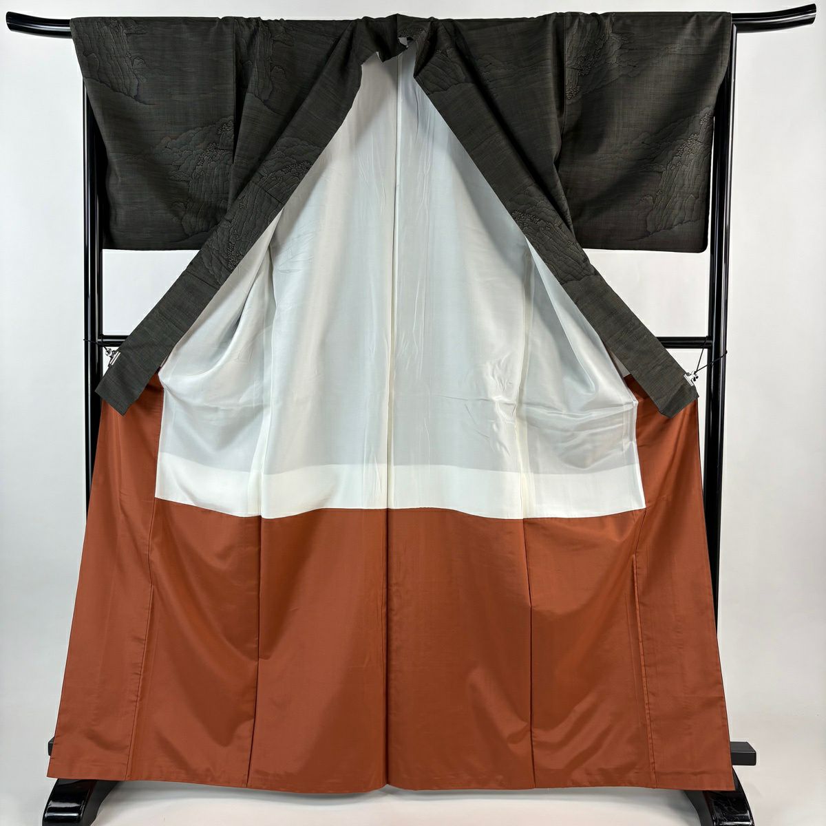 【美品】 大島紬織 身長167cm 袖長68cm L 雙層 純泥染 證書在側 岩 樹木 墨 黑 純蠶絲 名品級