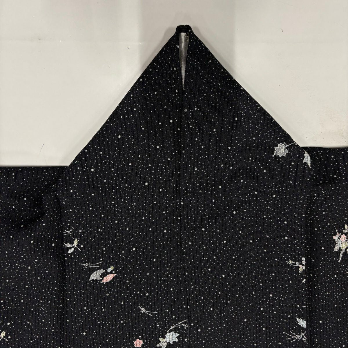 小紋 身長162cm 袖長68.5cm L 薄物 縱絽 花籠 草花紋紋 黑 純蠶絲 名品級