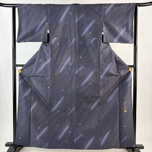 【美品】 小紋 身長162.5cm 袖長62cm S 雙層 坂東三津五郎 落款あり 獨樂 凧 漸層 紫 純蠶絲 名品級